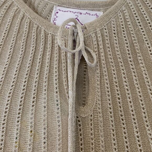 INTRIGUE BLOUSE Gold shimmery long sleeve top Size S NWT - Picture 4 of 7